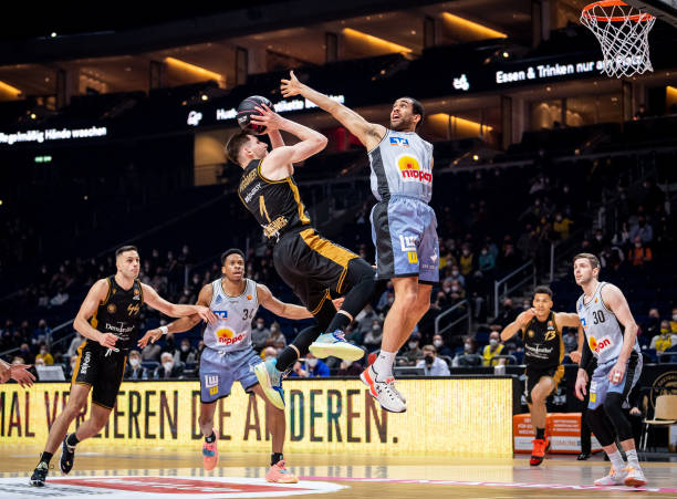 青年队的历 青年队的历