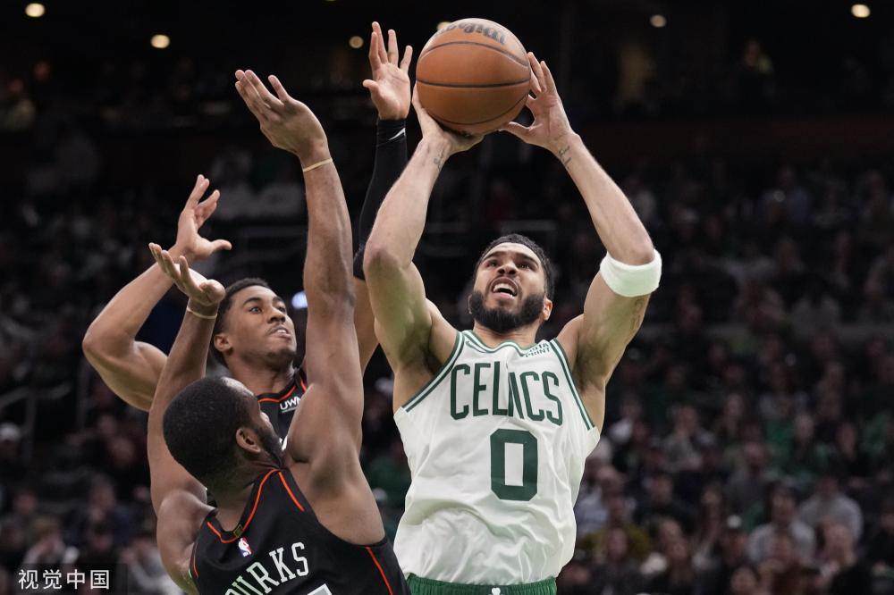 足球比赛中 足球比赛中