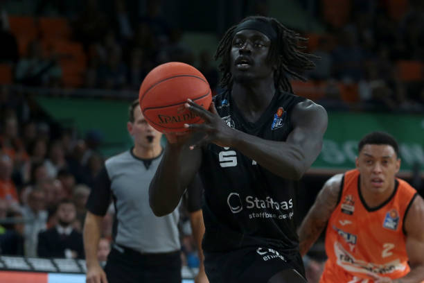 不仅是两位 不仅是两位